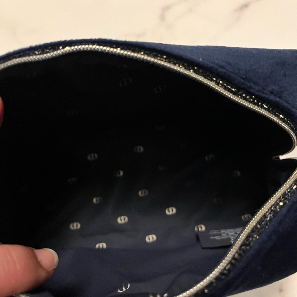 Christian Dior Beauté Navy Blue Velvet Cosmetics Pouch - Picture 3 of 6